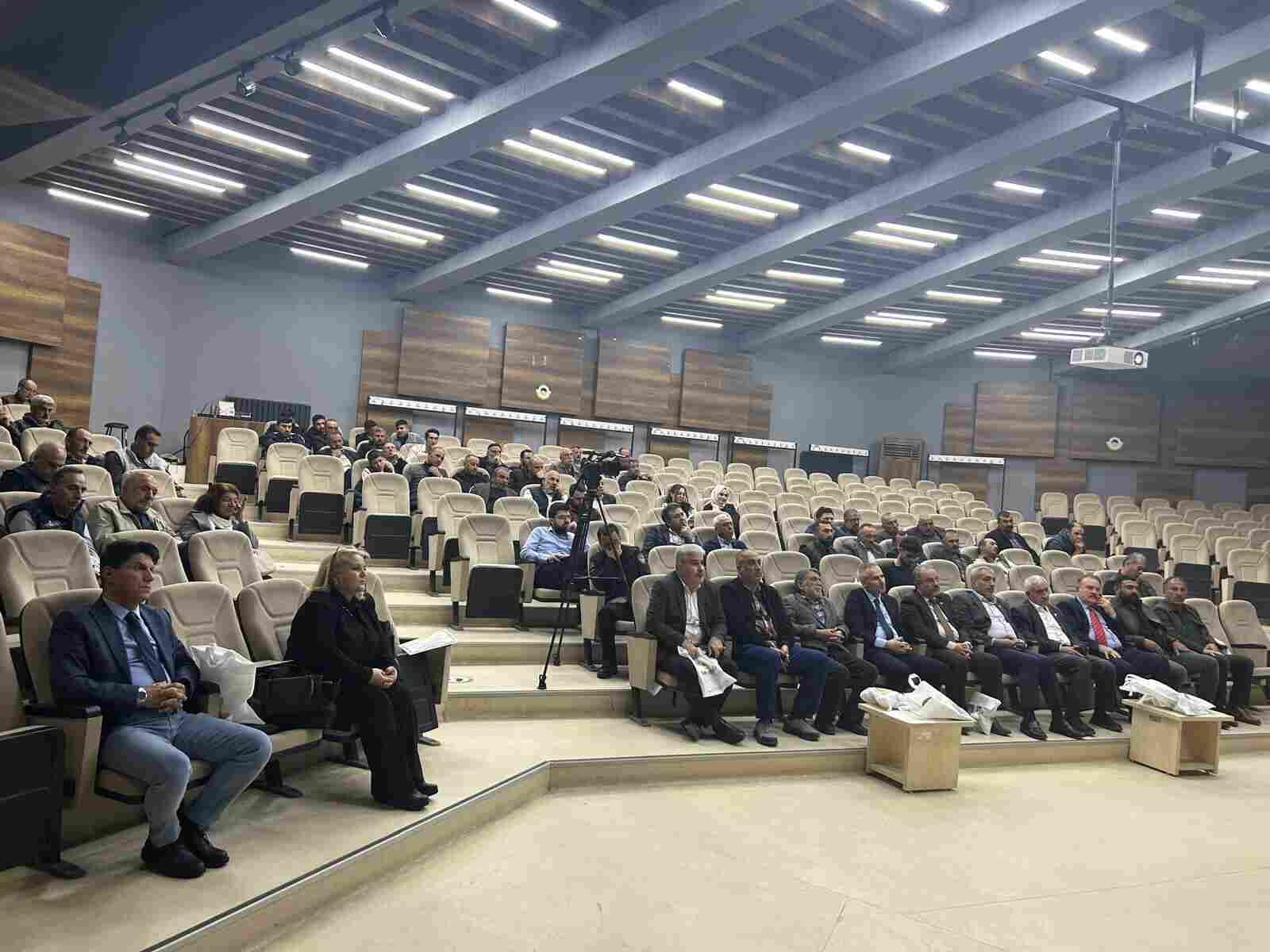 Fırat &Uuml;niversitesi&rsquo;nde Bağda Feromonla M&uuml;cadele Y&ouml;ntemleri Anlatıldı